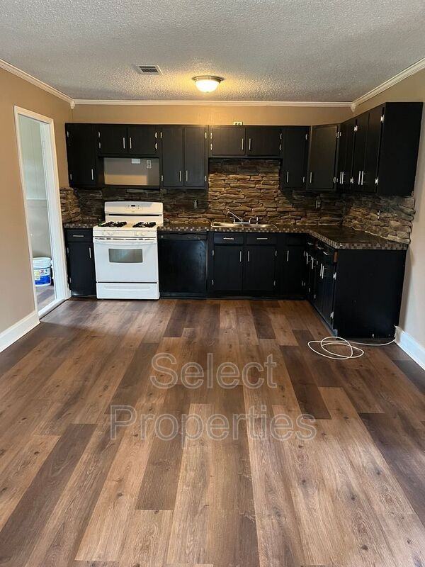 1914 Edgewood St - Photo 4 of 16