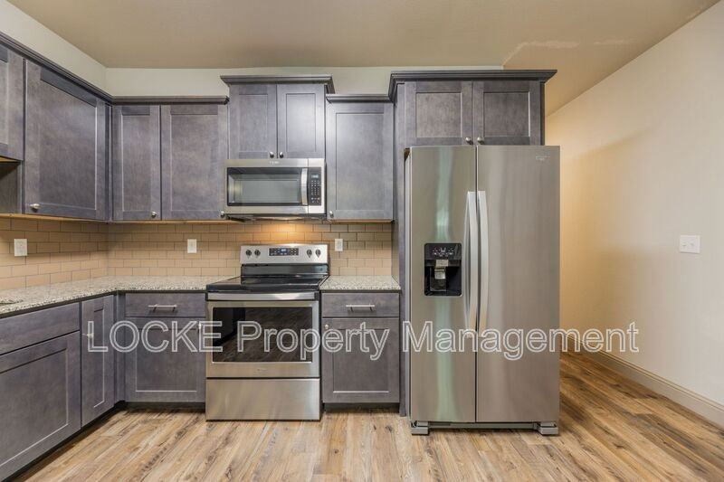 509 Eureka St #200 - Photo 3 of 29