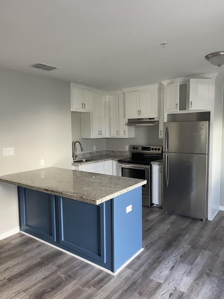 607 East Washington Street - Photo 2 of 25
