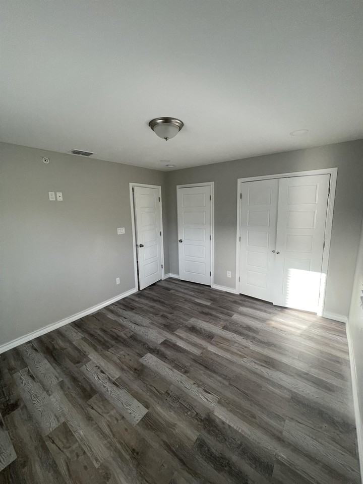 607 East Washington Street - Photo 3 of 25
