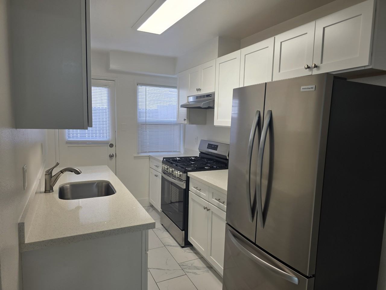 2027 Washington Avenue - Photo 6 of 11