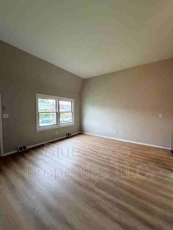 117 Ervin Ave - Photo 3 of 29