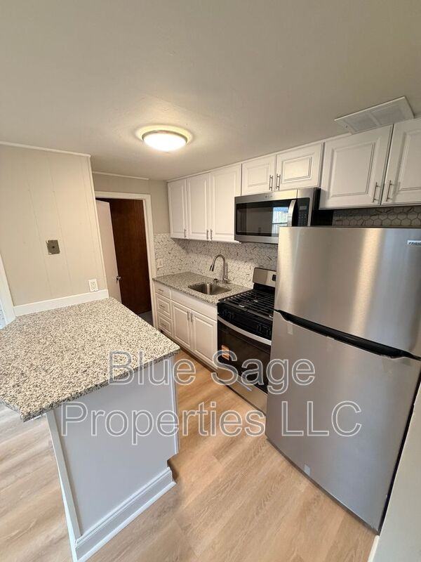 117 Ervin Ave - Photo 7 of 29