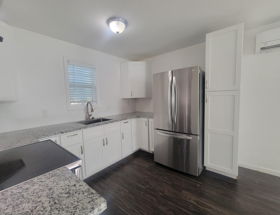 7810 Oakridge Drive - Photo 2 of 12