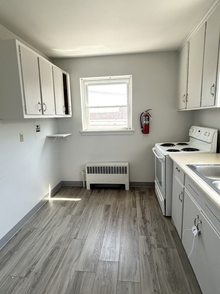2221 1st Ave - Photo 2 of 7