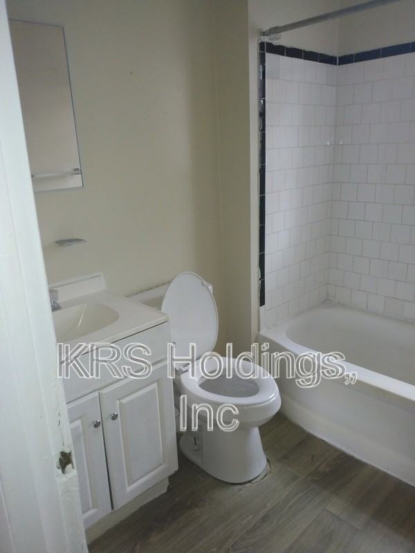 1720 Chicago Ave - Photo 3 of 8