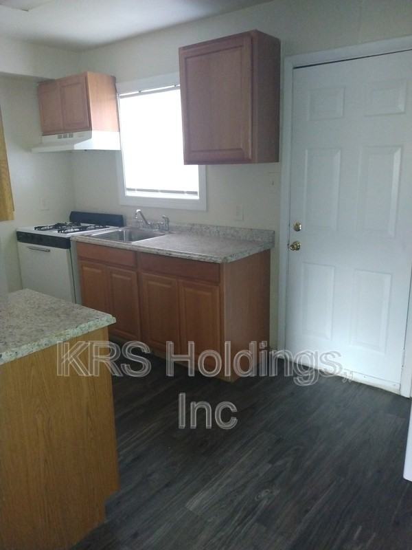 1720 Chicago Ave - Photo 4 of 8