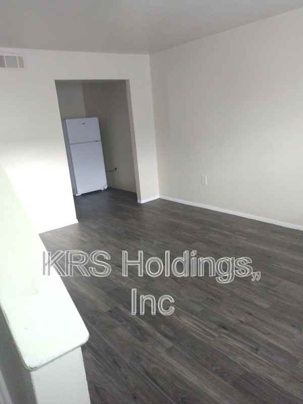 1720 Chicago Ave - Photo 5 of 8
