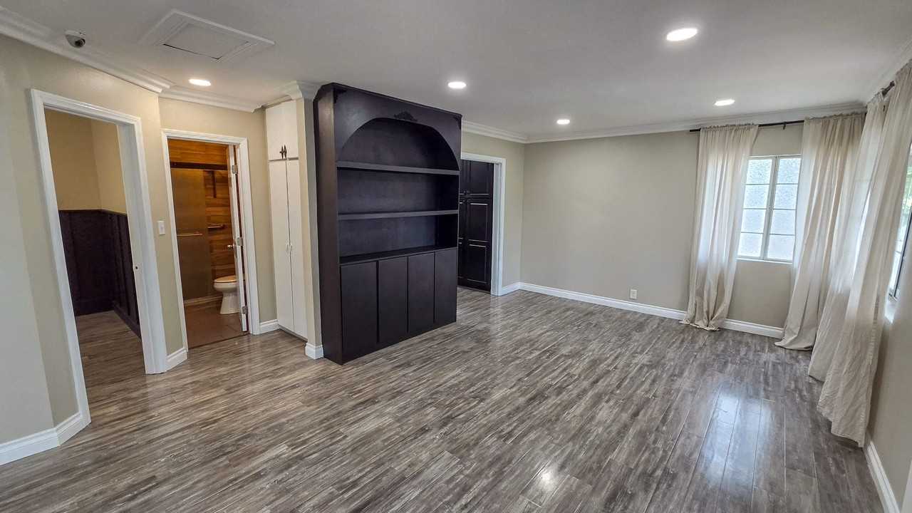 4735 Myrtle St - Photo 2 of 35