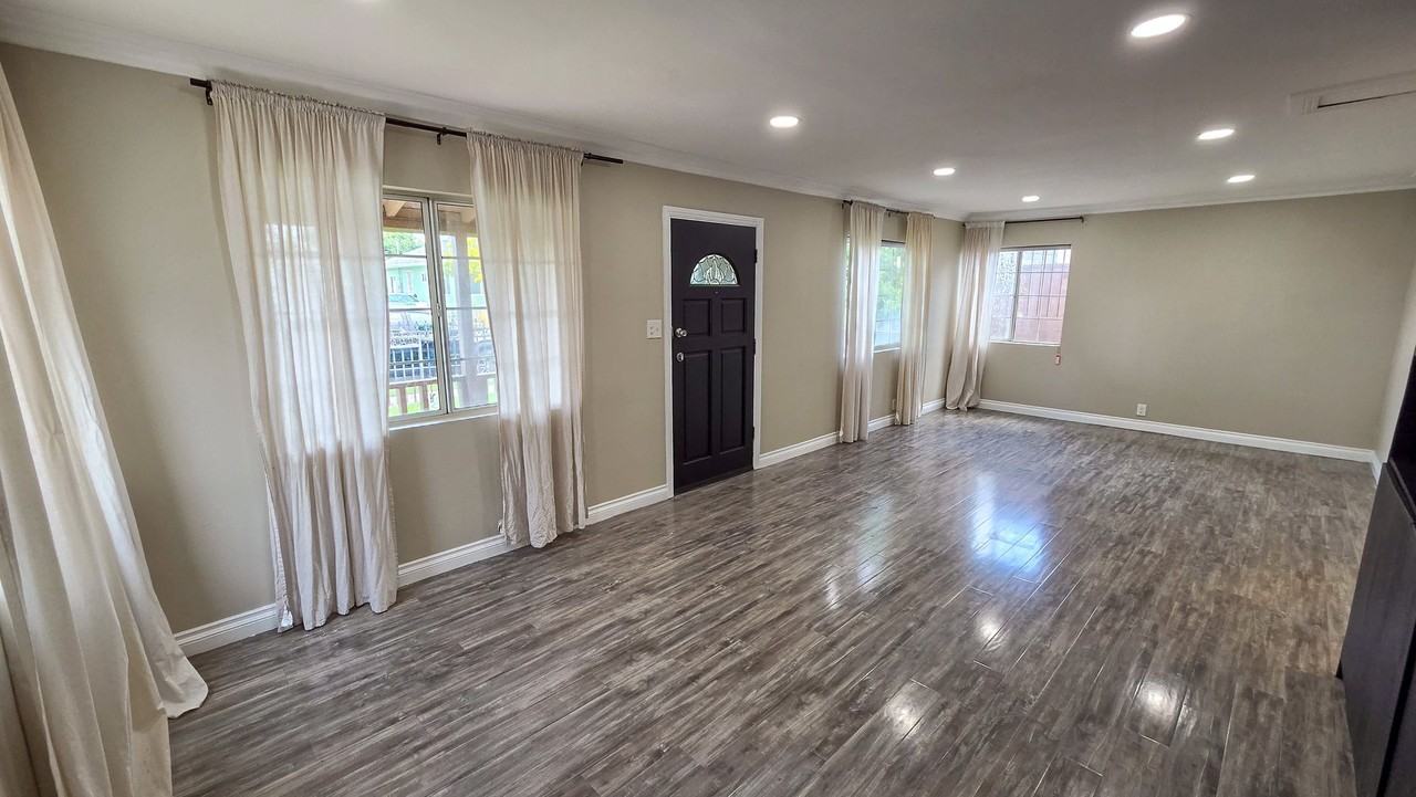 4735 Myrtle St - Photo 4 of 35