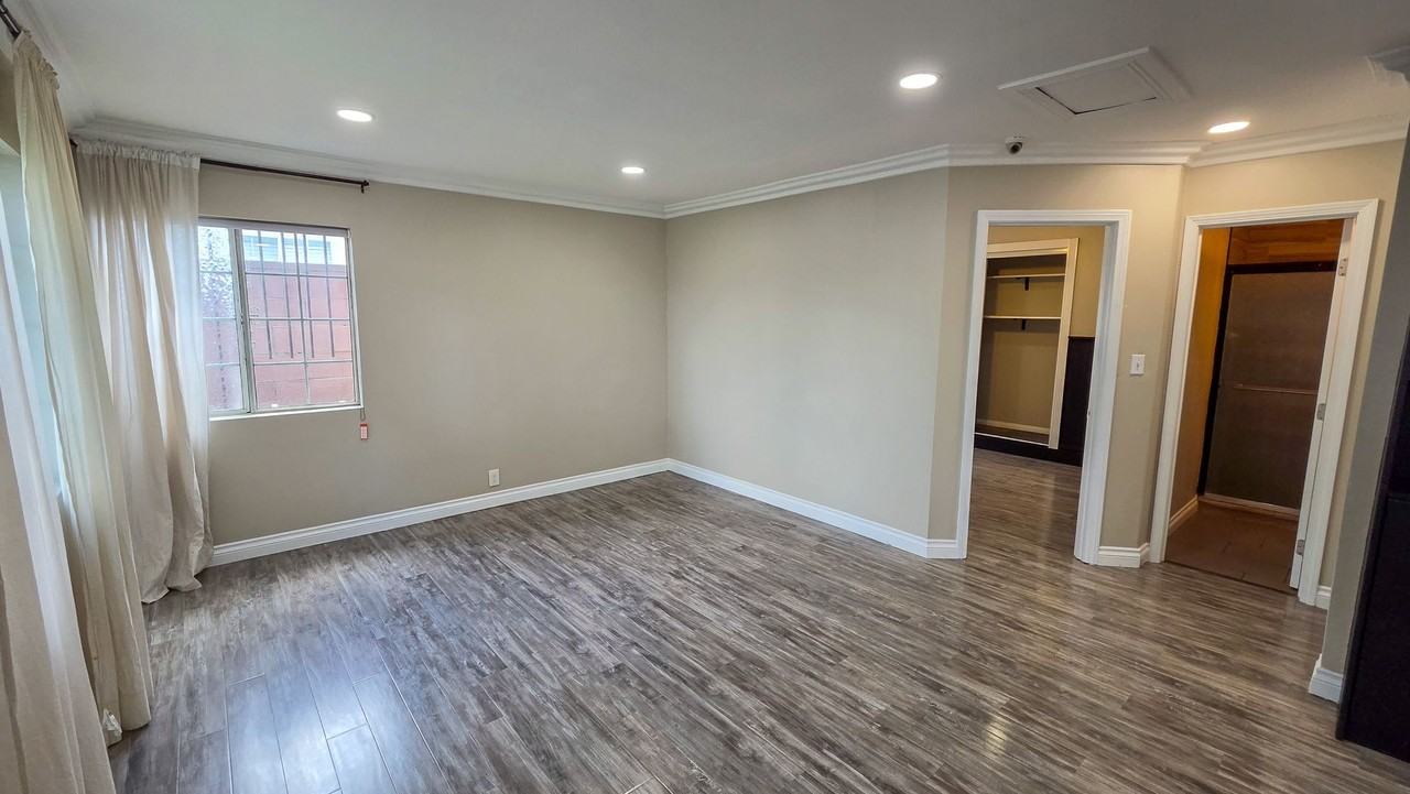 4735 Myrtle St - Photo 5 of 35