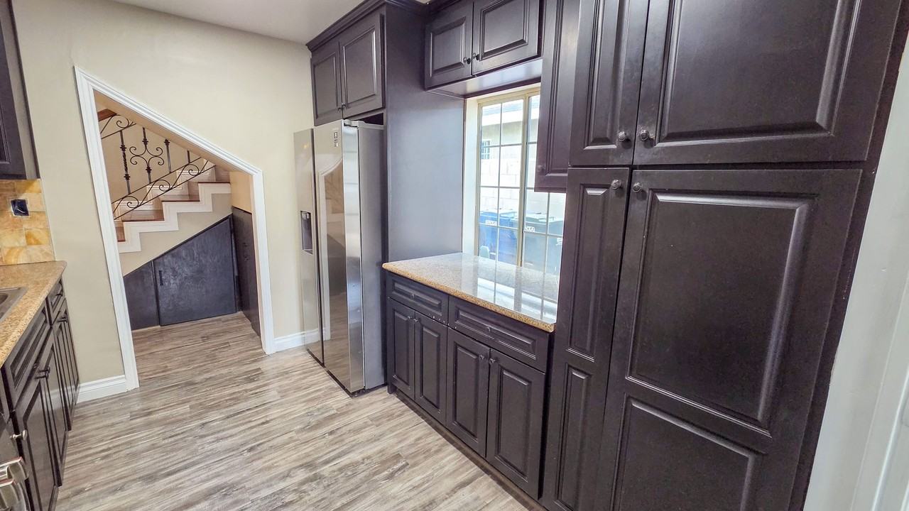 4735 Myrtle St - Photo 7 of 35