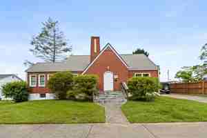 featured image of 616 W Maple St #6