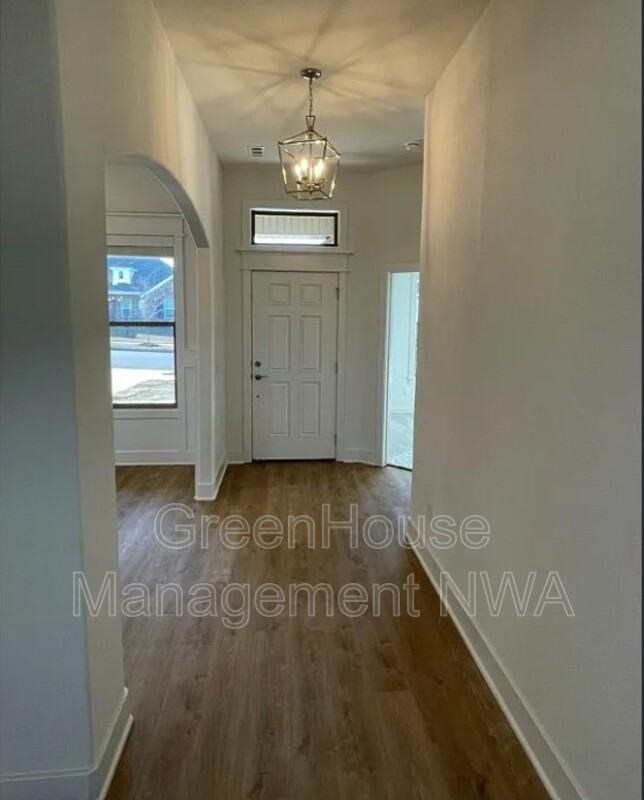 1574 N Pershing St - Photo 2 of 29