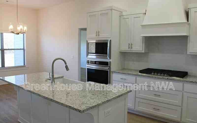 1574 N Pershing St - Photo 7 of 29