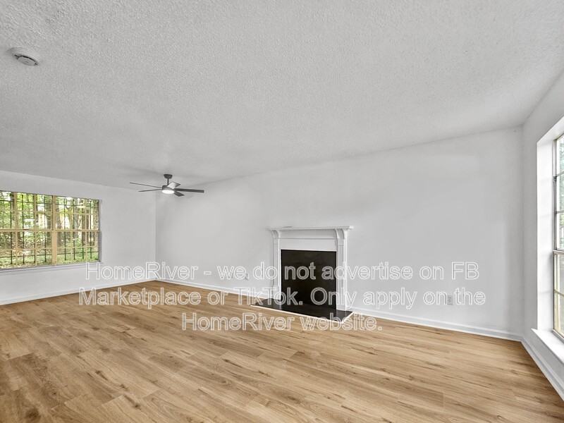 5486 Fox Valley Ln - Photo 4 of 17