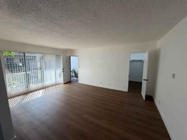 4722 August St. - Photo 5 of 11
