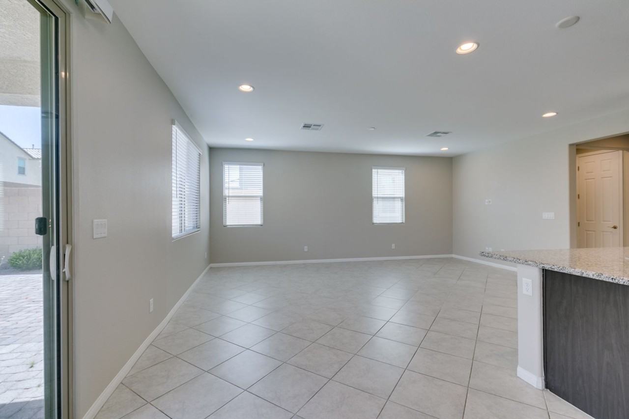 10021 Silver Comet Ct - Photo 5 of 40