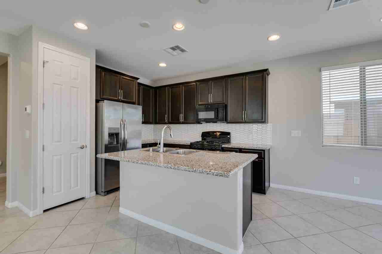 10021 Silver Comet Ct - Photo 7 of 40