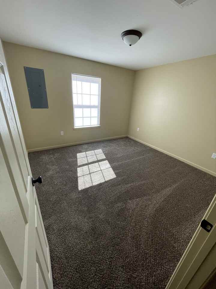 Meadowview - Photo 7 of 21