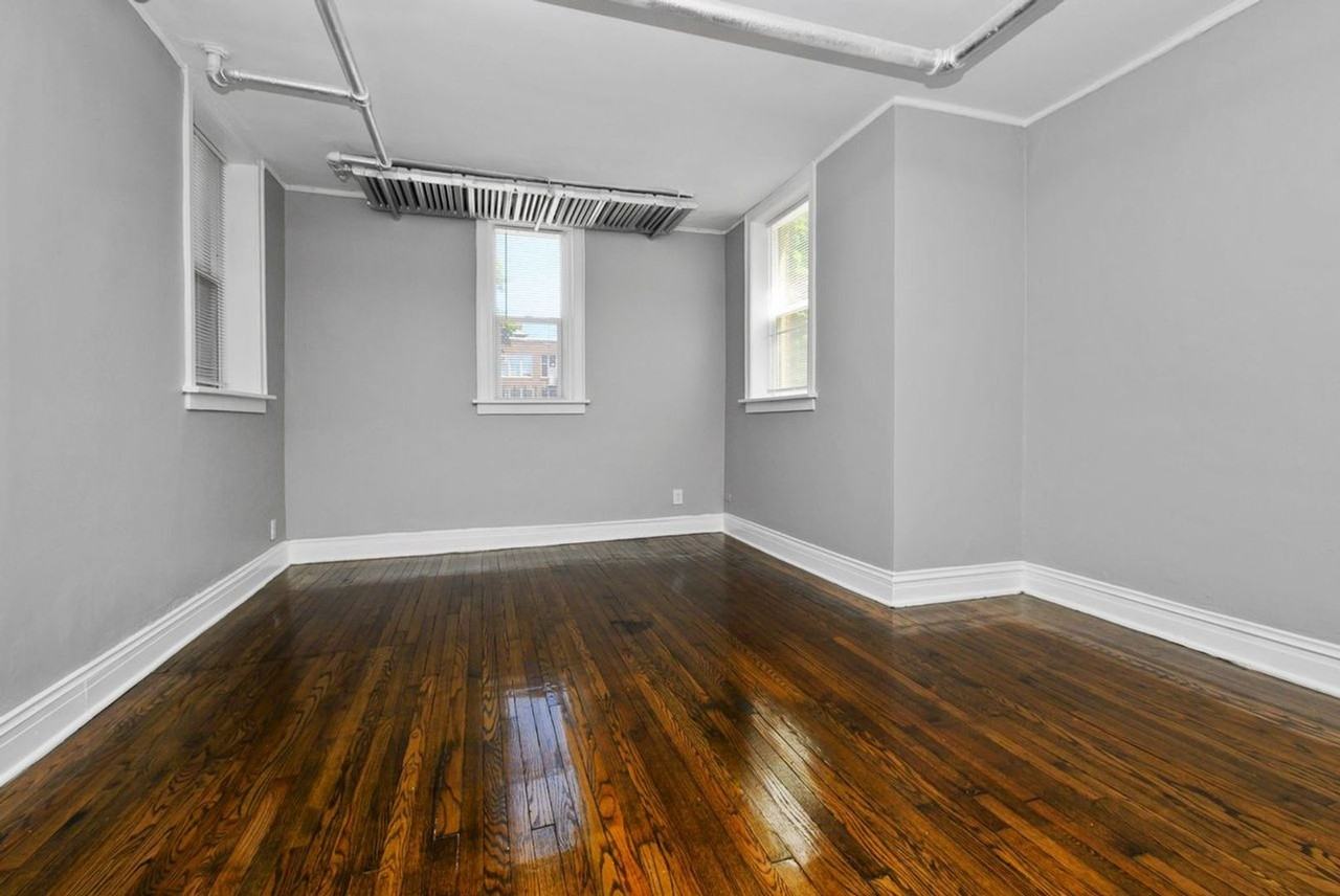 6952 - 6964 S. Clyde Avenue / E. 70th St. - Photo 2 of 20