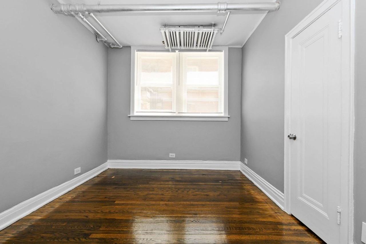 6952 - 6964 S. Clyde Avenue / E. 70th St. - Photo 3 of 20