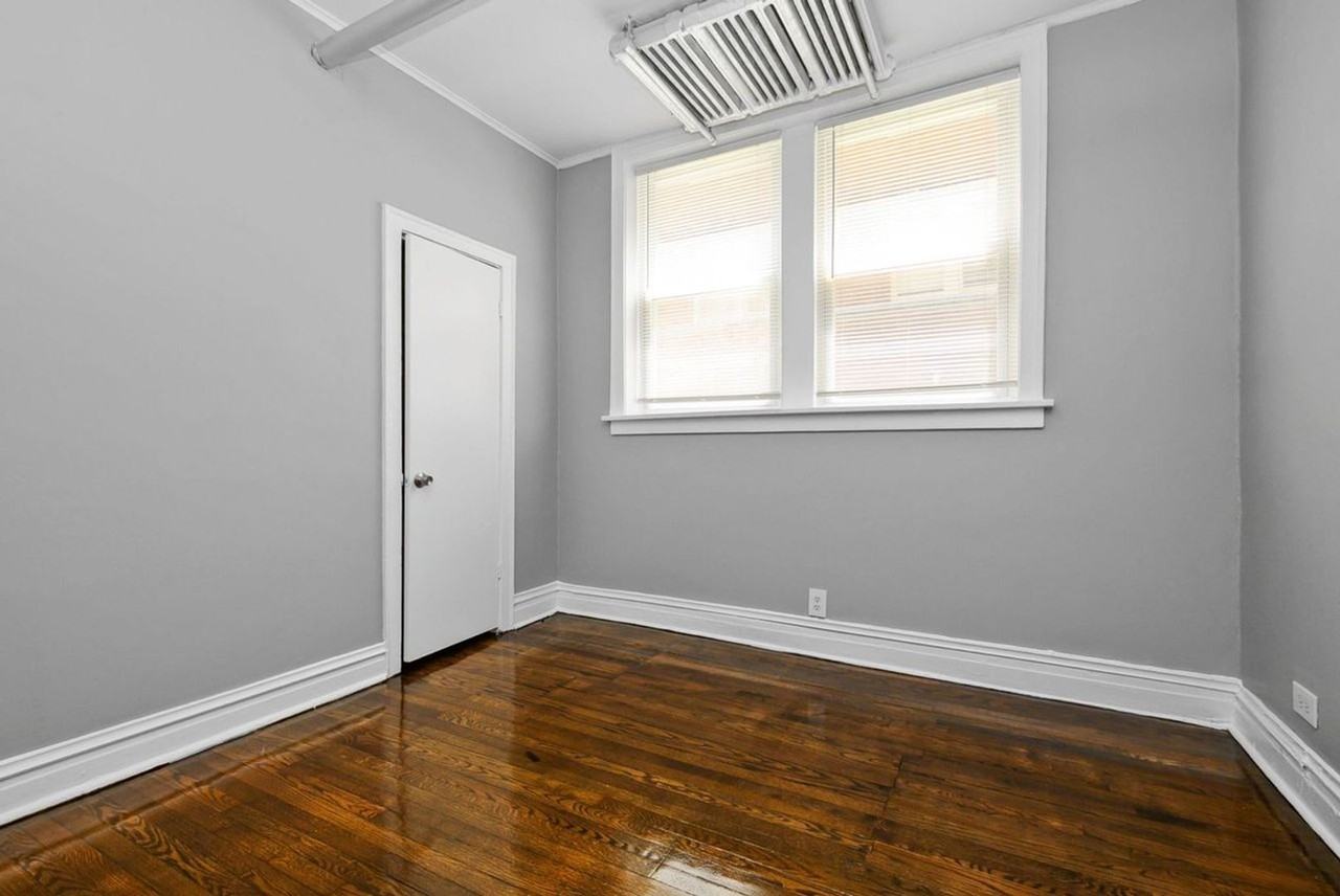 6952 - 6964 S. Clyde Avenue / E. 70th St. - Photo 4 of 20