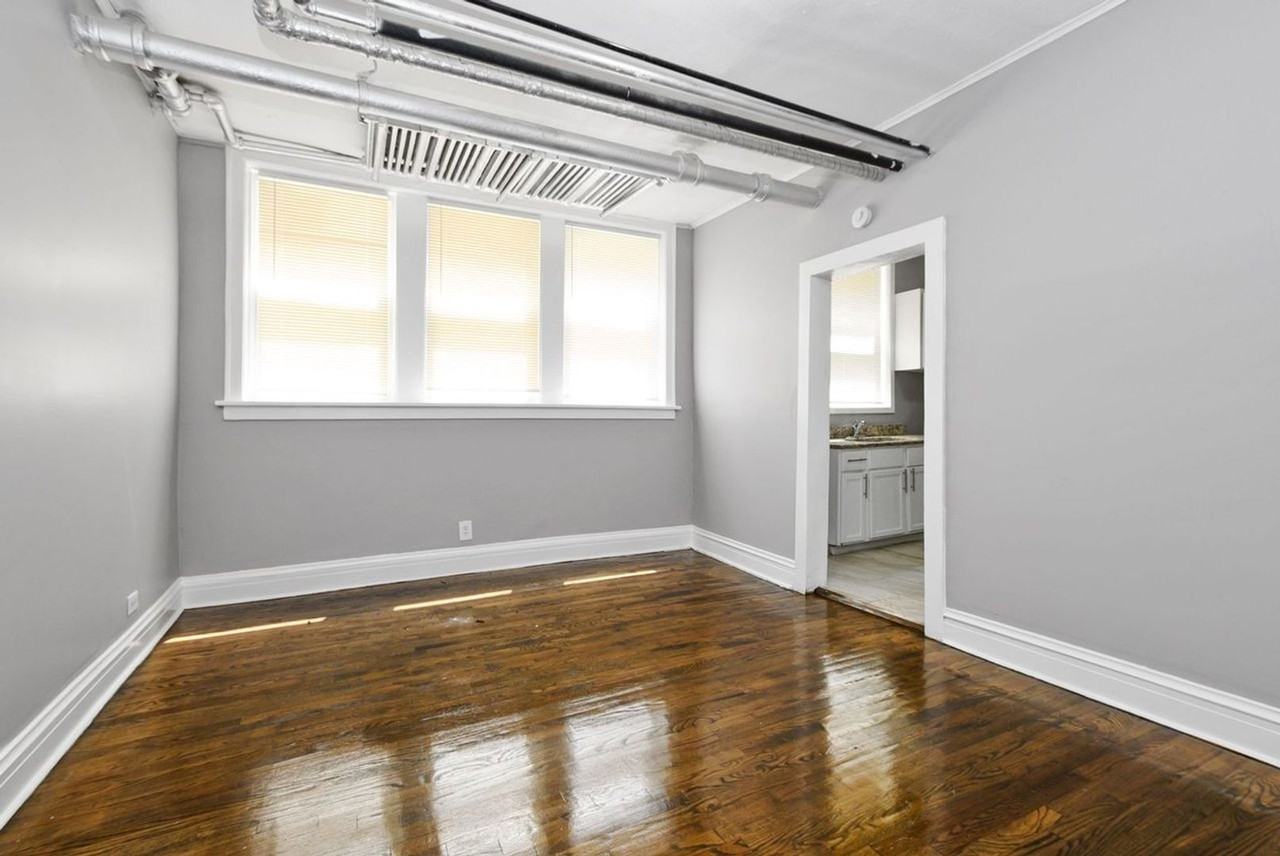 6952 - 6964 S. Clyde Avenue / E. 70th St. - Photo 5 of 20