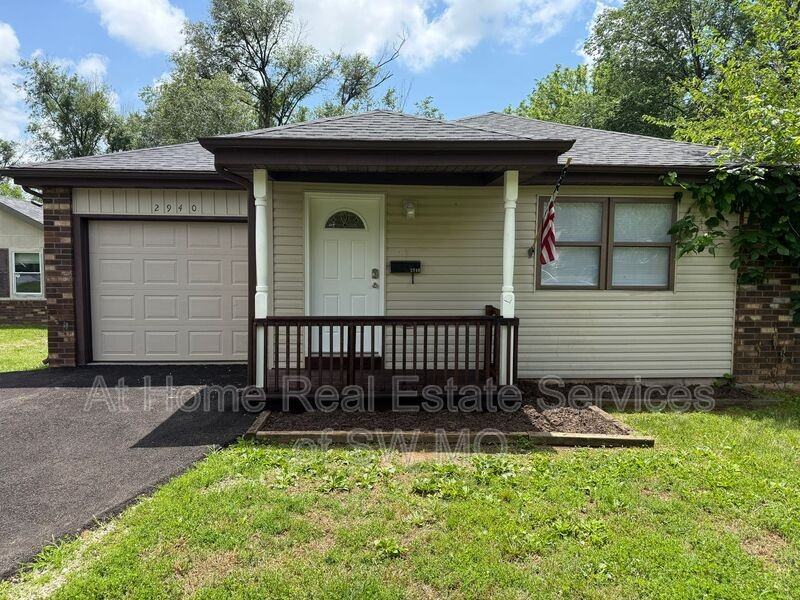 2940 W Walnut St - Photo 2 of 20