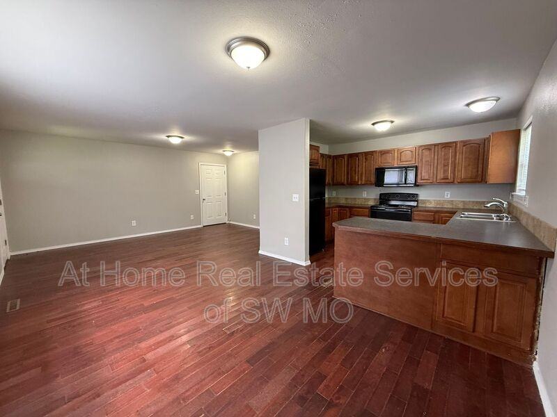 2940 W Walnut St - Photo 4 of 20