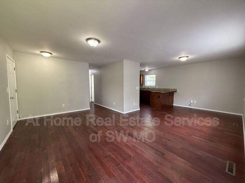 2940 W Walnut St - Photo 5 of 20