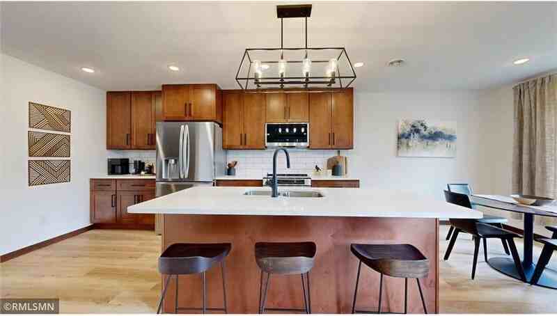 18001 Walnut Cir - Photo 3 of 13