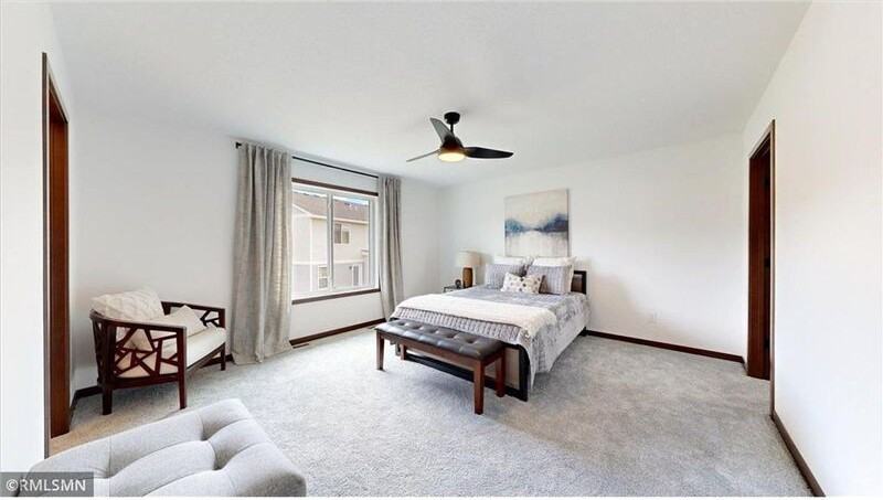 18001 Walnut Cir - Photo 5 of 13
