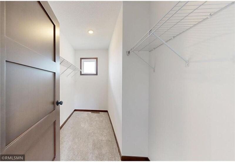 18001 Walnut Cir - Photo 6 of 13