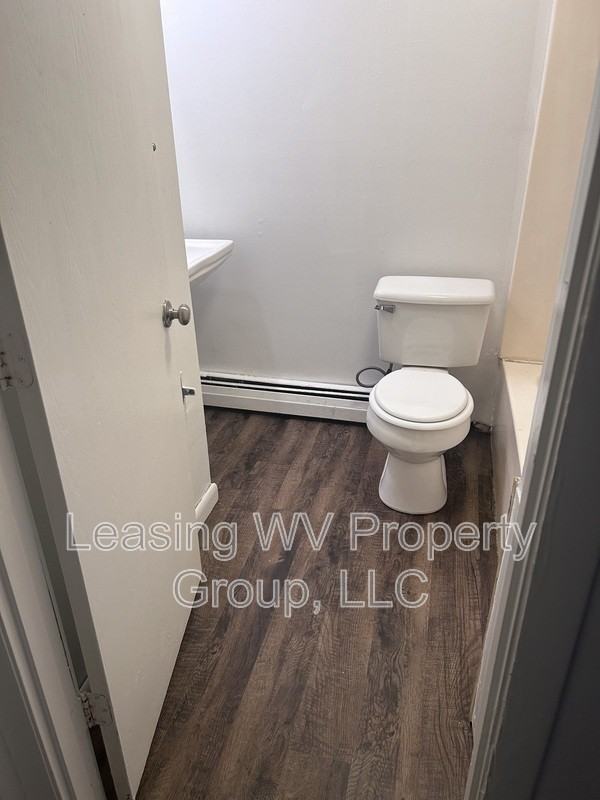 1208 Kanawha Ter #8 - Photo 3 of 5