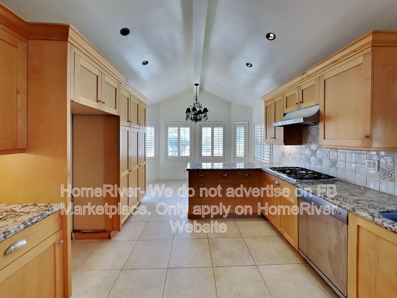 2220 Cannes Sq - Photo 4 of 30