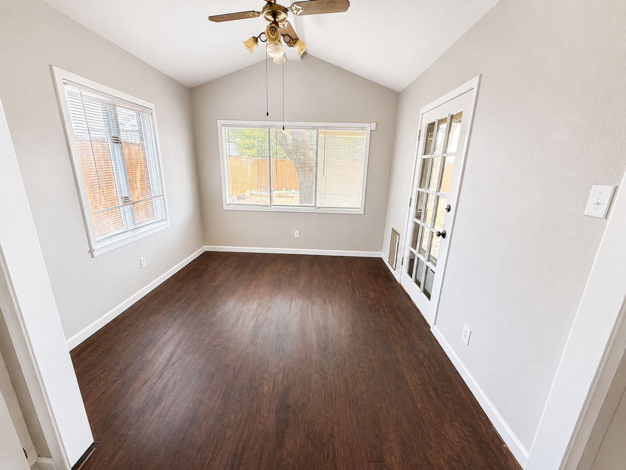 5409 33rd St - Photo 6 of 10