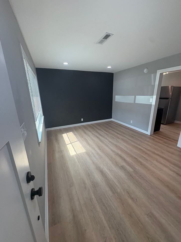123/125 Sequoia Drive - Photo 3 of 45
