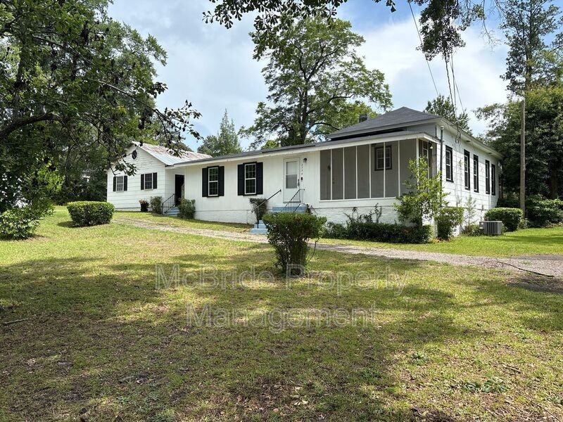 2754 Hazel St - Photo 2 of 18