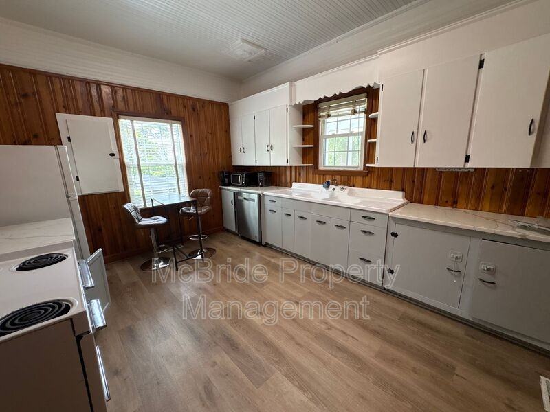 2754 Hazel St - Photo 6 of 18