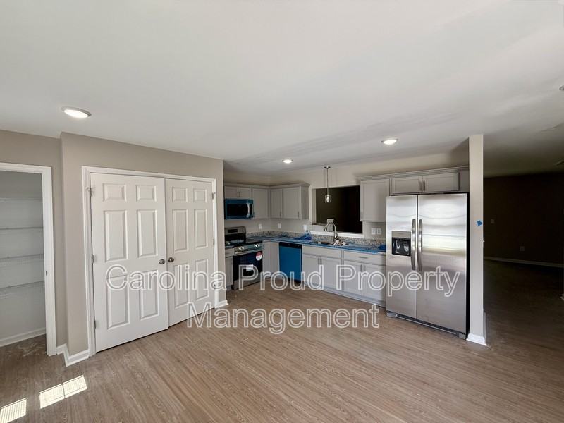 1238 Masters Ln - Photo 4 of 14
