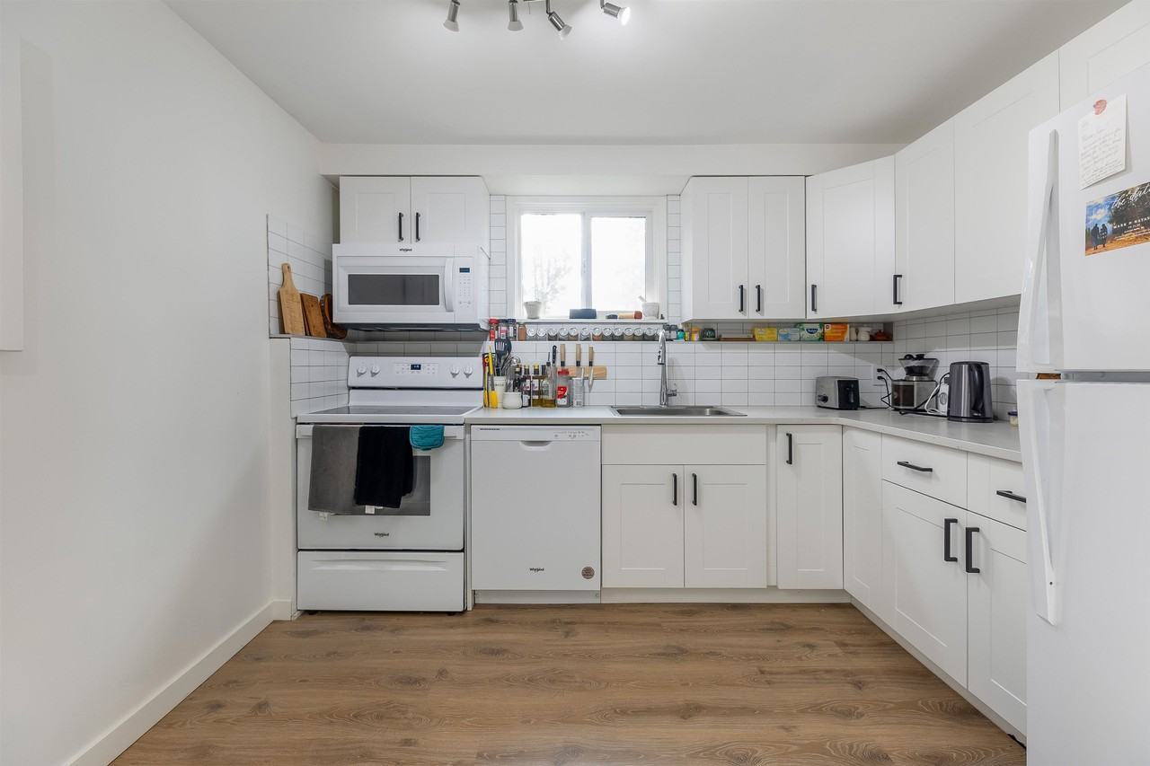 6478 Broadway - Photo 9