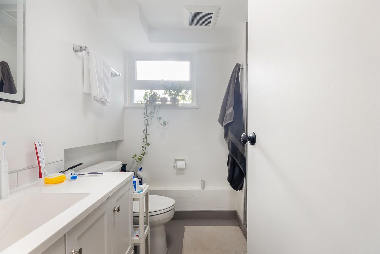 6478 Broadway - Photo 10