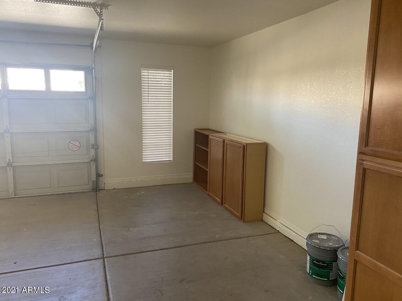 525 W Candlewood Ln - Photo 3 of 18