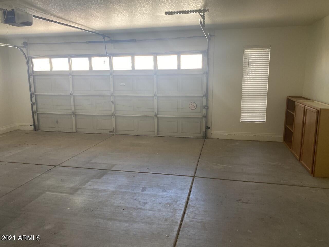 525 W Candlewood Ln - Photo 4 of 18