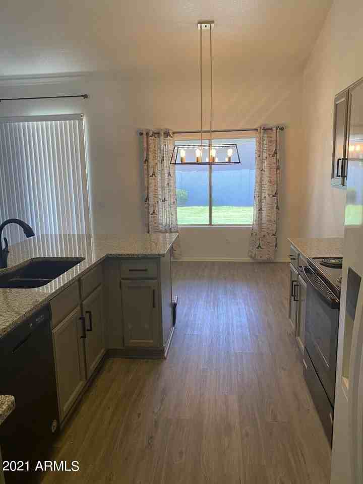 525 W Candlewood Ln - Photo 7 of 18
