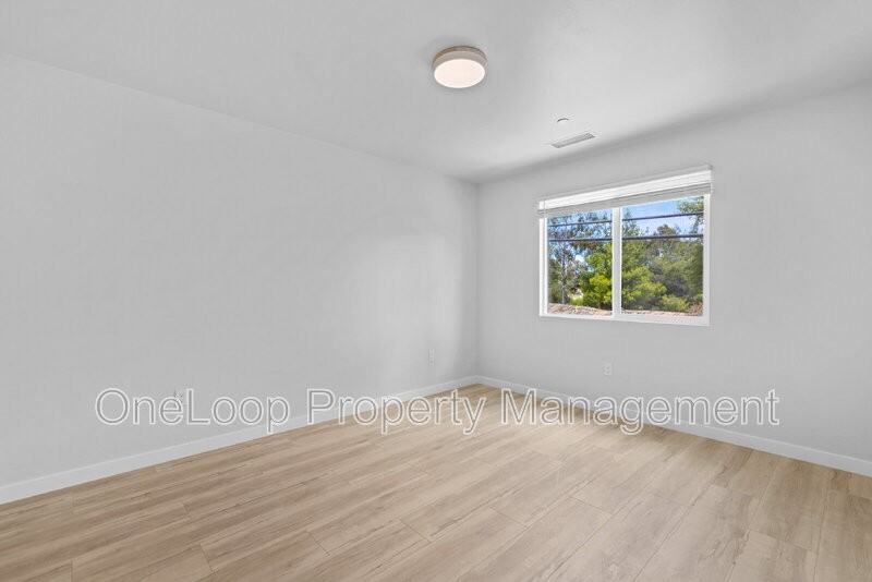 6256 E Lake Dr - Photo 3 of 33