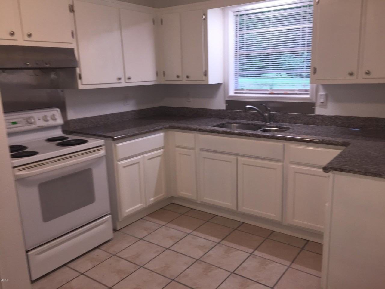 678 Meadow Dr - Photo 6 of 19