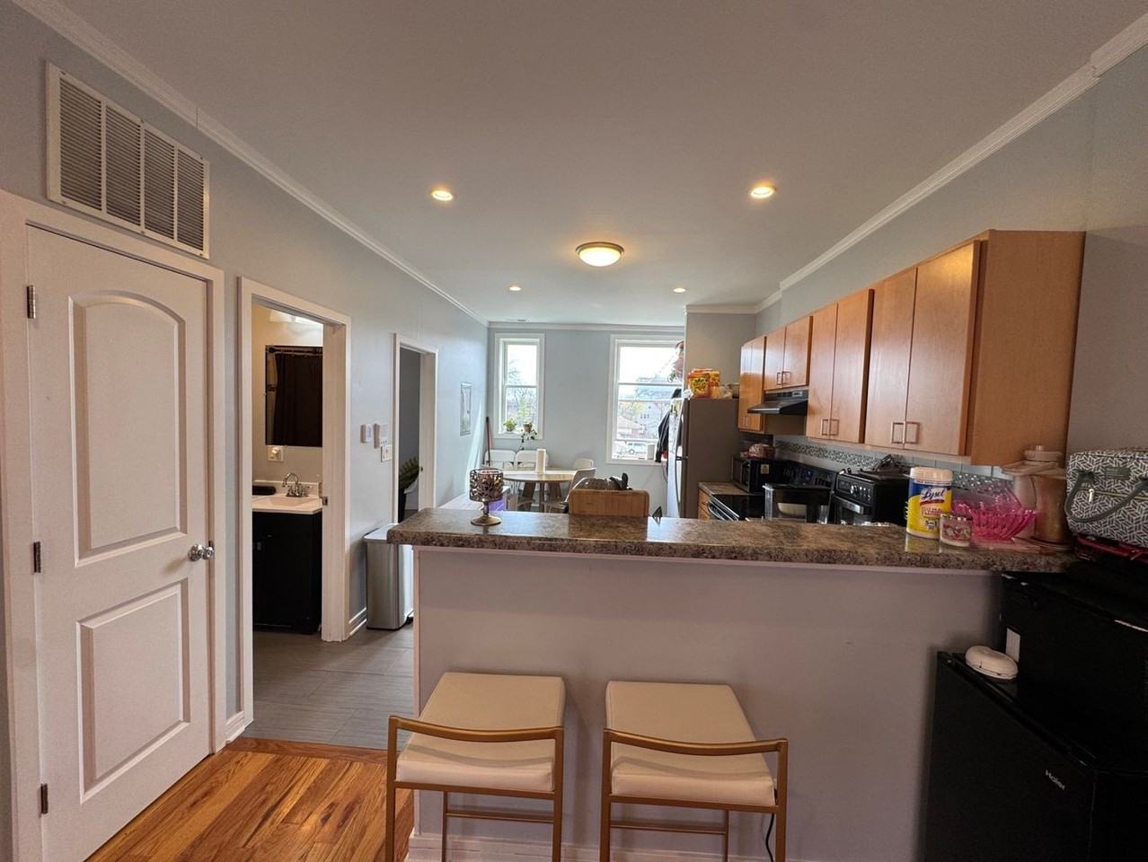 1148 N Keeler Ave #1E - Photo 2 of 9