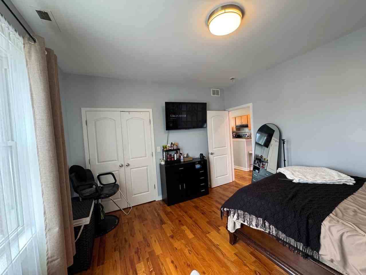 1148 N Keeler Ave #1E - Photo 7 of 9